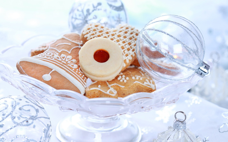 temptation, focus on foreground, freshness, food and drink, cookies, dessert, table, sweet food, container, sweet, household equipment, no people, glass - material