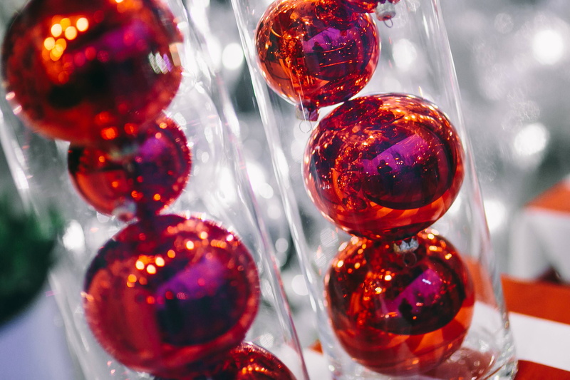 reflection, group of objects, holidays, shiny, trinket, variation, glass - material, table, festive, 2K, decoration, multi colored, selective focus, plastic