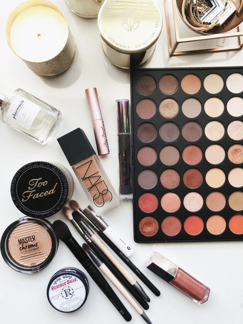 directly above, group of objects, palette, still life, face powder, make-up, makeup, make-up brush, table, fashion, no people, beauty product, flatlay
