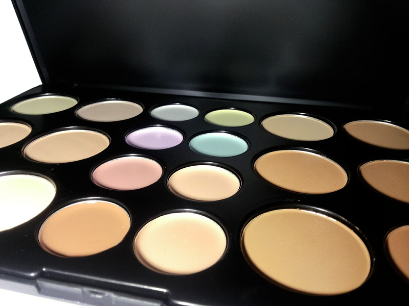 Blog, Beauty, circle, no people, make-up, fashion, Palette, indoors, choice, make-up brush, palette makeup, palette concealer, studio shot, compact, behind the scenes