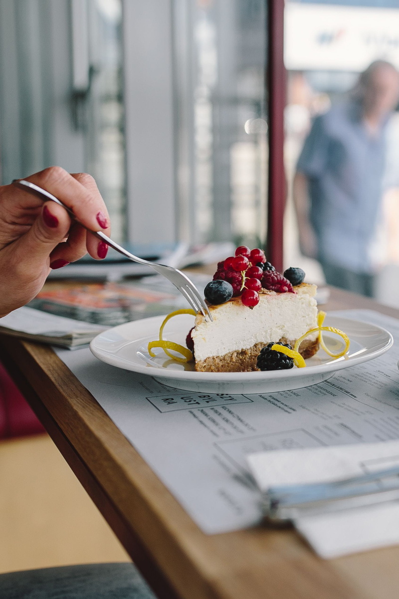 freshness, cake, real people, food, cheese cake, spoon, coffee, temptation, finger, cup of coffee, cafe, hand, table, fruit, 1080P, woman, kitchen utensil