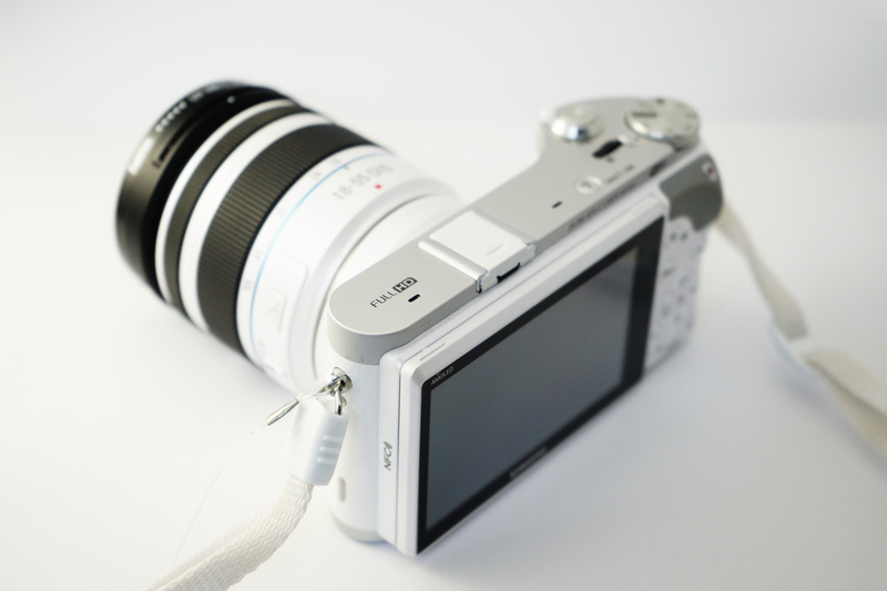 point, healthcare and medicine, camera, samsung nx 300, photographic equipment, studio shot, white, photography themes, control, elegant, white color, 5K