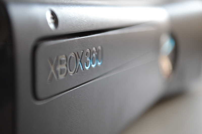 indoors, xbox 360, lock, single Object, message, selective focus, metal, close-up, silver Colored, safety, western script, xbox, console, protection, no People