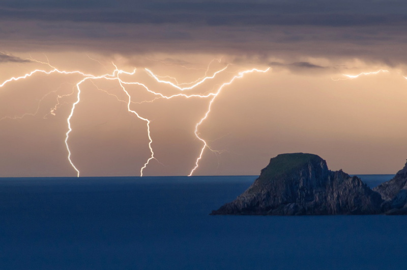 water, 1080P, rocks, clouds, dekstop background, sea, background, dekstop, lightning, body