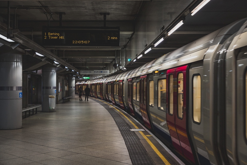 lighting equipment, direction, england, transport, train station, terminal, metro station, vehicle, kingdom, mode of transportation, architectural column