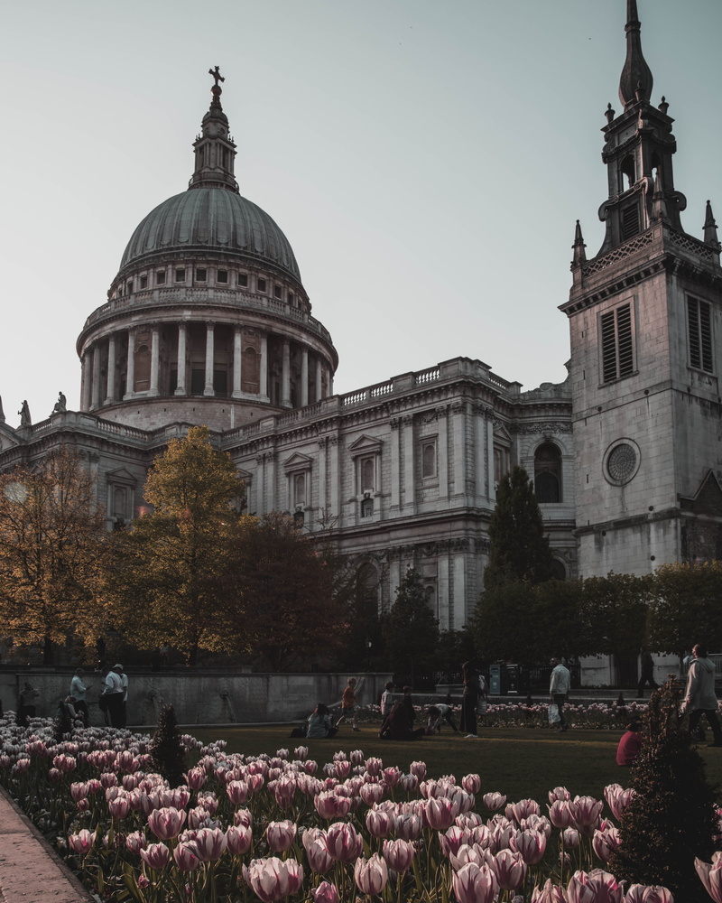 building exterior, london, stpauls, spire, human, dome, united kingdom, church, outdoors, city, europe, person, building, historic, warm, built structure