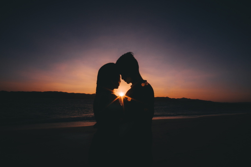 kiss, portrait, sky, person, light, photography, tranquil scene, kissing, flare, human, nature, couple - relationship, real people, tranquility, women