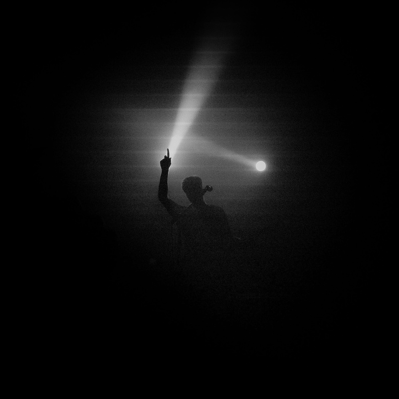 urban, light - natural phenomenon, vocalist, illuminated, dark, shadow, two people, full length, night, nature, darkness, 2K, nightlife, people, concert