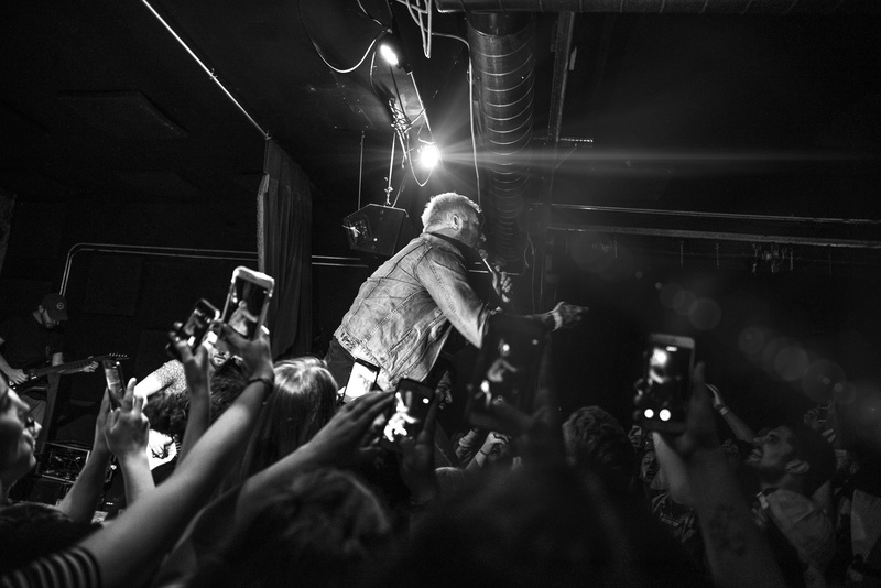 rock music, illuminated, occupation, entertainment occupation, popular music concert, photo, audience, stage, event, light, stage - performance space, real people