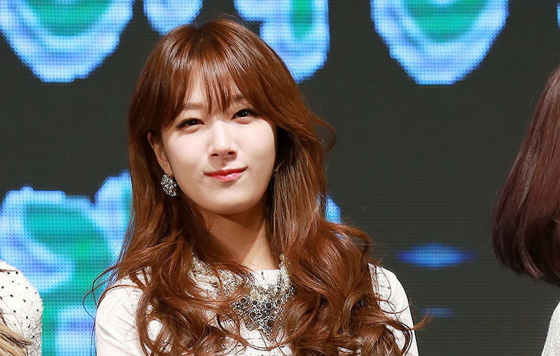 real people, leisure activity, one person, young women, lifestyles, young adult, casual clothing, indoors, adult, long hair, brown hair, hair, women, nine muses