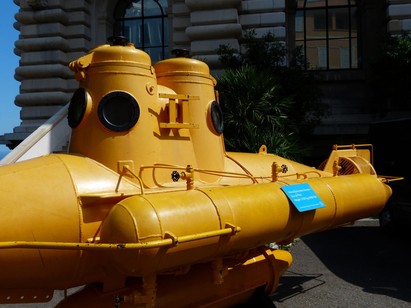 mode of transportation, diving, Dive Boat, weapon, appear, U Boat, building exterior, outdoors, the past, Submarine, transportation, objects/Equipment