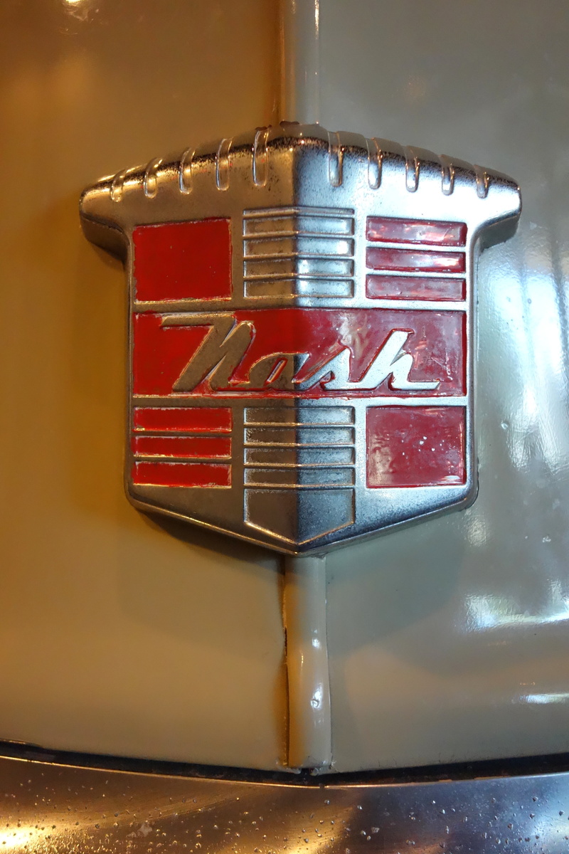 guidance, warning sign, white color, badge, nash, indoors, shape, motor, logo, historic, sign, design, protection, western script, 5K, safety, symbol