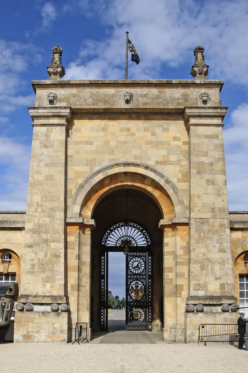 building, building exterior, sunlight, sky, travel destinations, 2K, cloud - sky, castle, blenheim palace, triumphal arch, the past, architecture, outdoors