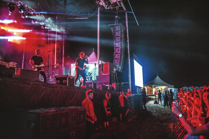 crowds, Black clothes, band, musician, guitarist, Woodstock, 1080P, concerts, night, lights, rock bands, Laureen Burton, singing, guitar, singer, speakers