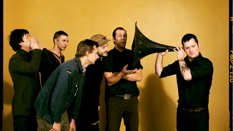 Modest mouse, Hearing, night, friendship, young women, young men, togetherness, nightlife, young adult, group, indoors, group of people, medium group of people