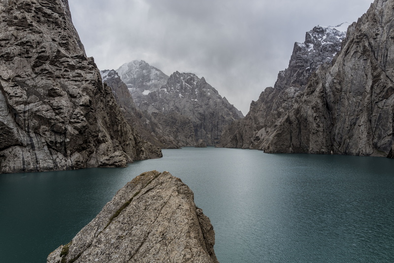cloud - sky, köl-suu, rock, mountain range, day, water, kyrgyzstan, mountains, outdoors, lake, no people, scenics - nature, tranquility, solid, 5K, formation