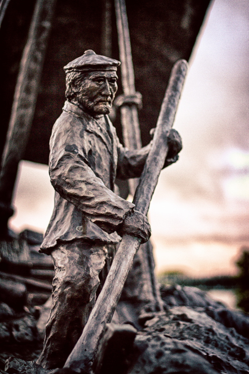 boatman, mb, outdoors, day, human representation, weathered, focus on foreground, no people, 4K, male likeness, architecture, selkirk, memorial, nature