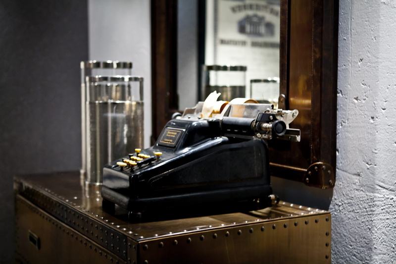 still life, old, indoors, typewriter, antique, mirror, container, vehicle, communication, retro, reflection, table, wood, selective focus, classic, nostalgia