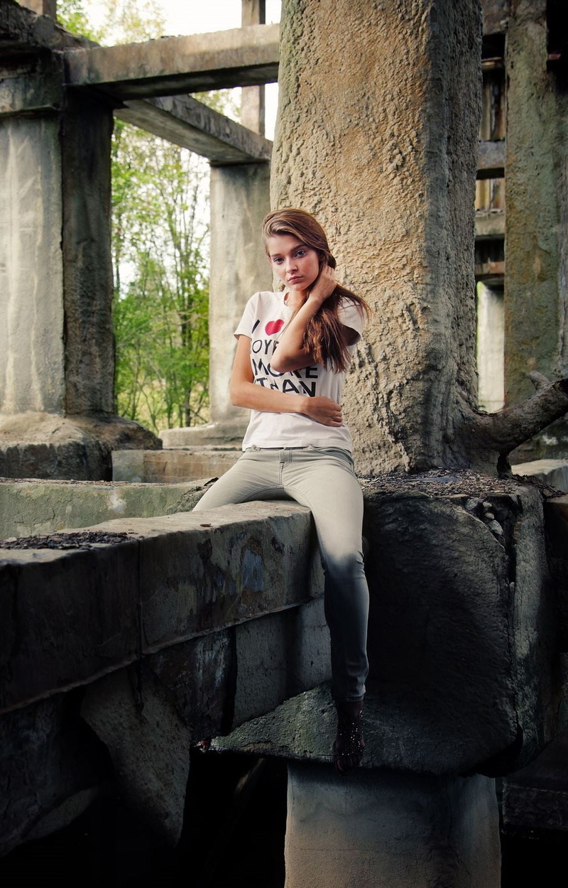 architecture, one person, pants, beautiful people, 720P, outdoors, young women, T-shirt, hairstyle, hair, crew, portrait, long hair, outfit, beautiful woman