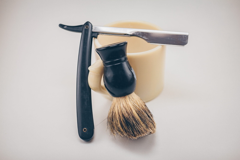 studio shot, two objects, simplicity, tool, shave, Razor, no people, cut out, close-up, white background, cleaning, male, barber, wood - material, wood