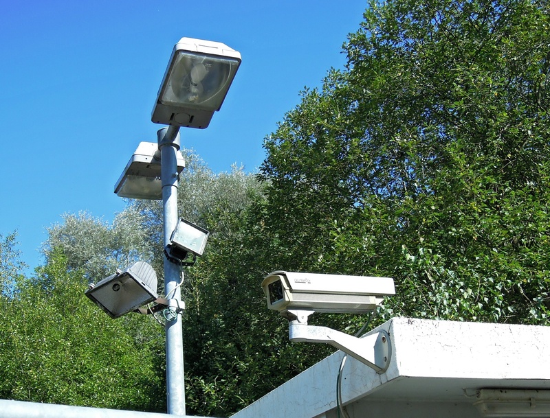 outdoors, post, 2K, lantern, bullet, angle, technology, blue, monitoring, video surveillance, surveillance camera, low angle view, control, lighting equipment