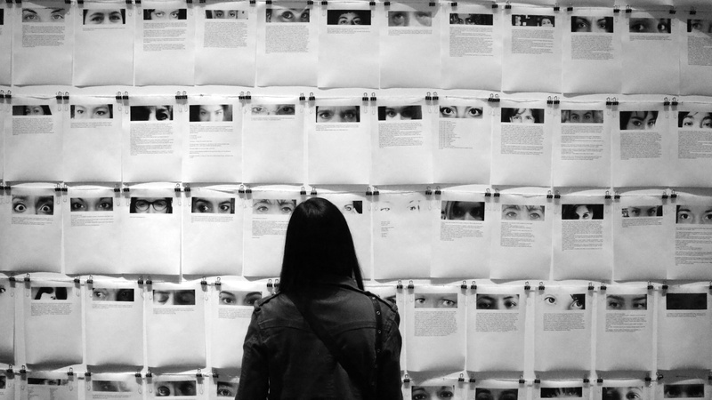 woman, memorial, leisure activity, wall, ono, gender, argentina, women, 5K, black, order, built structure, indoors, real people, standing, violence, yoko