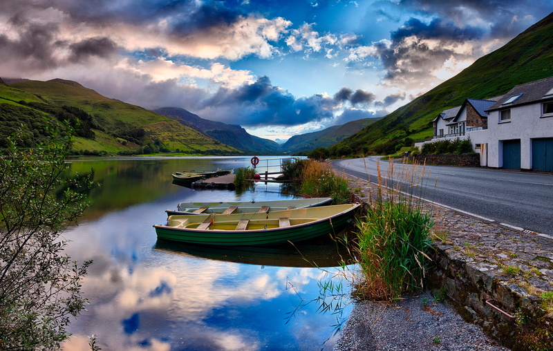 Lies Thru a Lens, 2K, house, river, road, boats