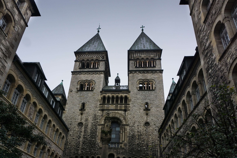 building exterior, architecture, belief, tower, built structure, spirituality, city, the past, old, clear sky, no people, low angle view, bulding, clock