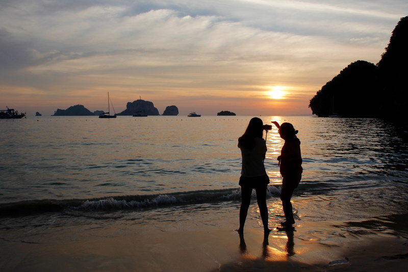 m, scenics - nature, hand, shooting, lifestyles, shadow, outdoors, couple - relationship, togetherness, photographer, photography, nature, water, ocean