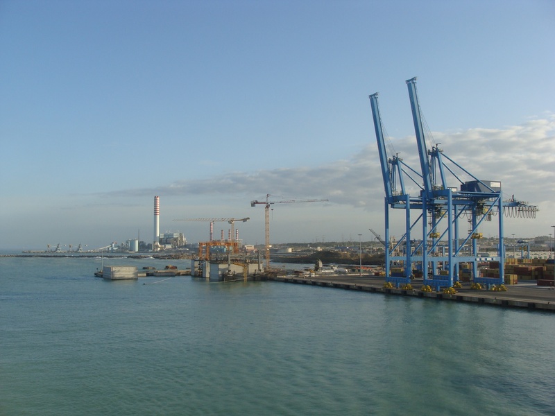 machinery, ship, outdoors, water, freight transportation, no people, pier, sea, architecture, day, ships, industry, business, rome, commercial dock, crane - construction machinery