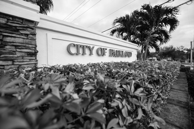 outdoors, communication, capital letter, building exterior, day, no people, sign, plant, 1080P, built structure, surface level, high school, architecture