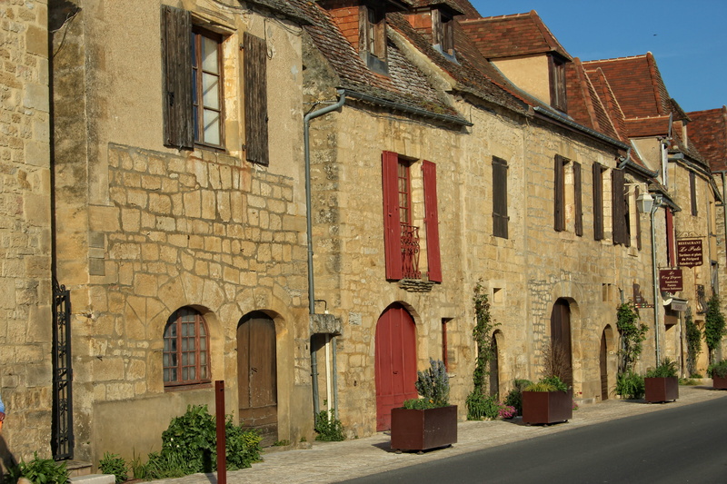 no people, building exterior, window, aquitaine, residential district, religion, city, old, arch, street, dordogne, history, nature, building, architecture