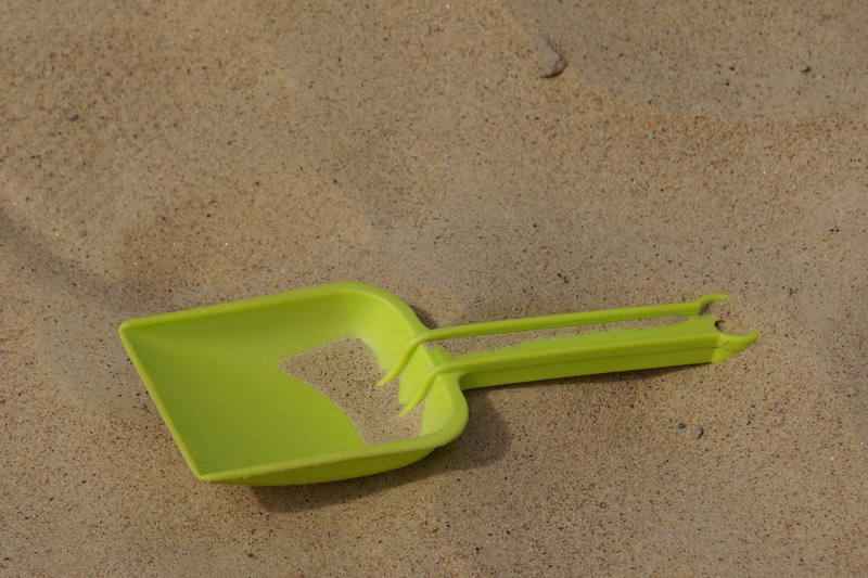 sand pail and shovel, nature, single object, day, high angle view, summer, 4K, indoors, flooring, sand, sand shovel, beach, cleaning, no people, shovel