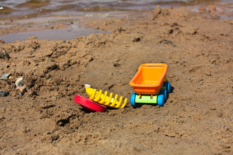 sky, summer, container, close-up, leisure, wave, outdoors, day, sea, in the summer of, no people, ocean, toy, focus on foreground, sand, clouds, multi colored