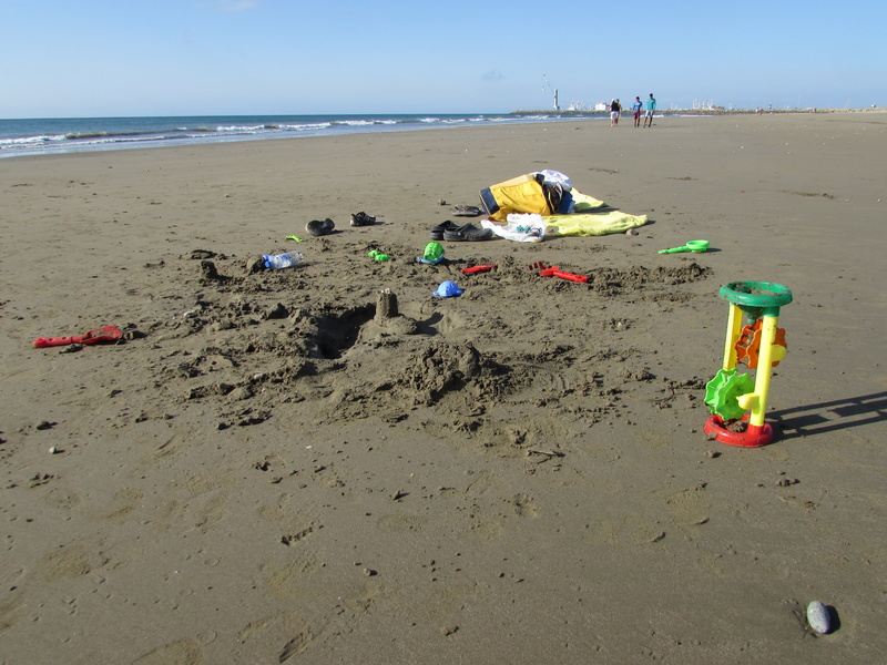 vacation, sun, outdoor, sky, day, toy, shovel, beach, land, water, outdoors, horizon over water, sand, ocean, pollution, 4K, beach toys, summer, sand pail and shovel