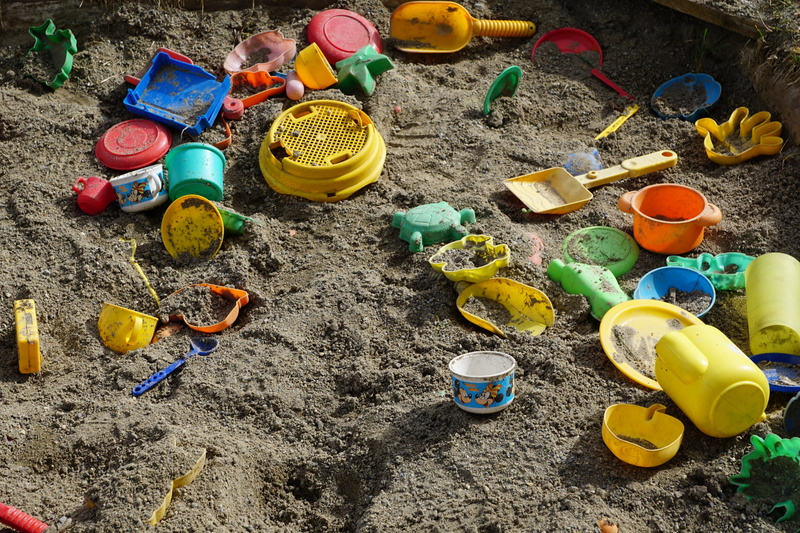 large group of objects, assorted, day, 5K, beach, outdoors, sand pail and shovel, build, child, bucket, nature, watering can, high angle view, gardening