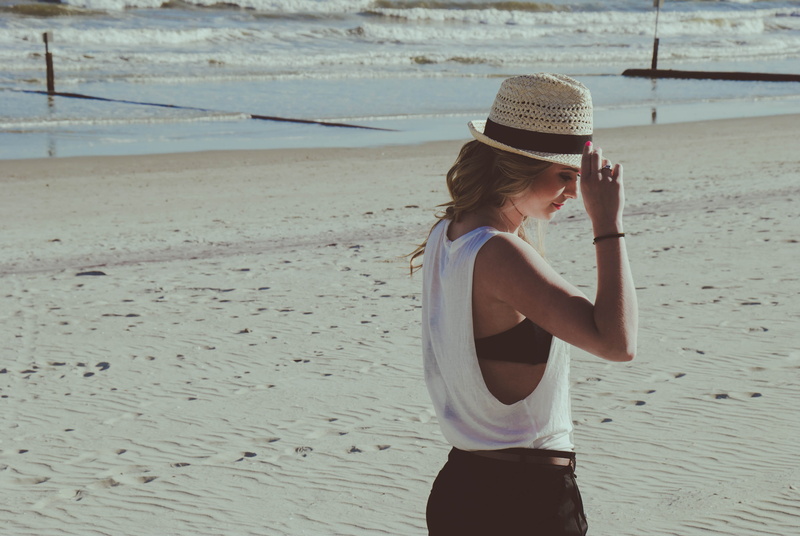 young women, caucasian Ethnicity, leisure activity, daytime, near, people, outdoors, technology, land, fashion, clothing, wearing, casual clothing, summer