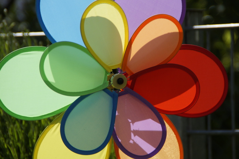 pinwheel toy, toy, helium, close-up, decoration, blue, cheerful, balloon, group of objects, childhood, color, gartendeko, multi colored, pinwheel, focus on foreground