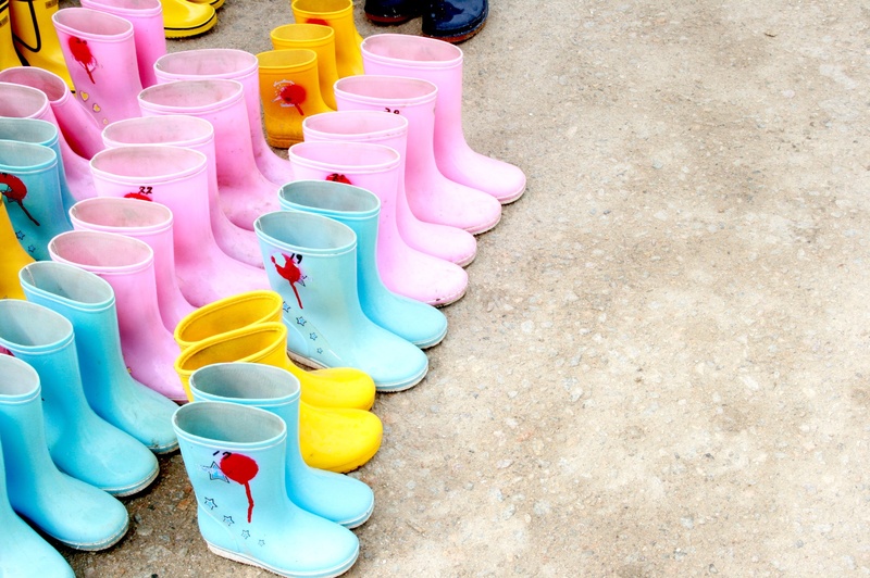plastic, sand, 1080P, land, variation, container, no people, pink color, day, multi colored, still life, beach, group of objects, boots, childrens, nature