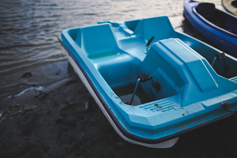 vacation, empty, transportation, no people, oar, sea, ocean, wood, boat, nautical vessel, 5K, summer, daylight, land, blue, watercraft, still life, leisure