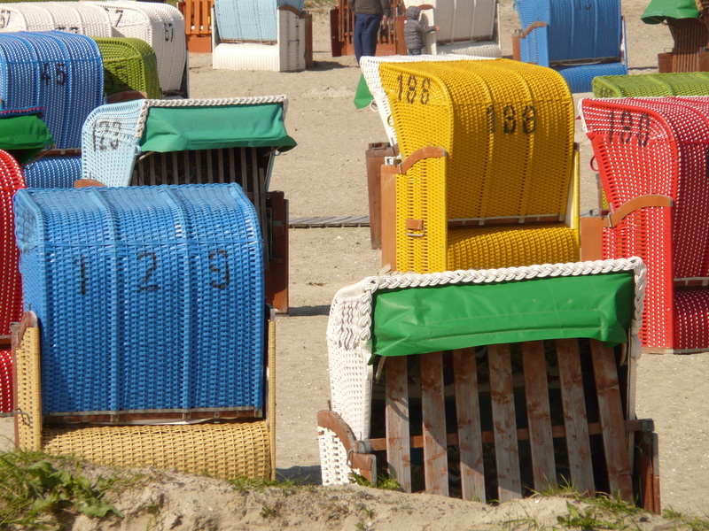 plastic, variation, chair, land, green color, choice, outdoors, wind protection, seat, hooded beach chair, clubs, architecture, building exterior, 2K