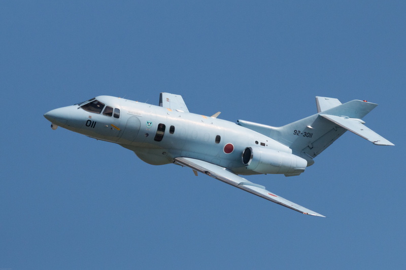 outdoors, japan air self-defense force, engine, mode of Transport, military, side view, blue background, plane, commercial Airplane, single object, sunny