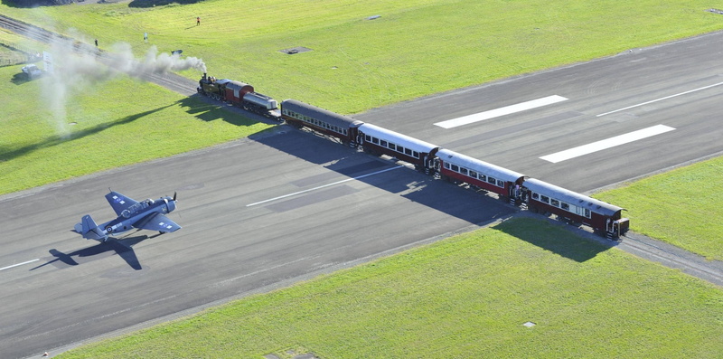 Grumman, Avenger, The engine, The Gisborne Airport, Torpedo bomber, Navy, 2K, Runway, Air force fleet, New Zealand, Grumman TBF-1C Avenger, Train