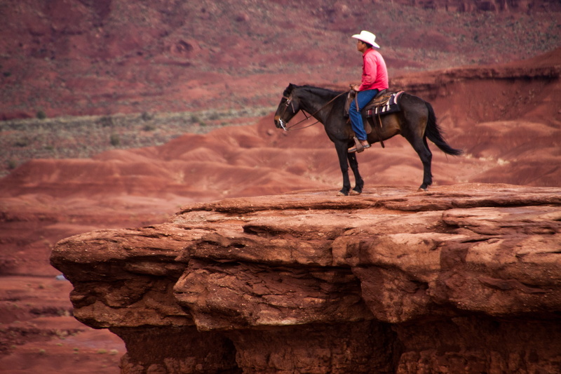 pets, 4K, oljato-monument valley, animal wildlife, rock, horse, solid, domestic animals, cowboy hat, one animal, rock formation, activity, united states