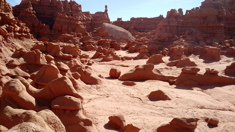 sunny, arid climate, eroded, climate, outdoors, valley, ground, sand, sandstone, nature, summer, crack, formation, sunlight, rock - Object, scenery, rock