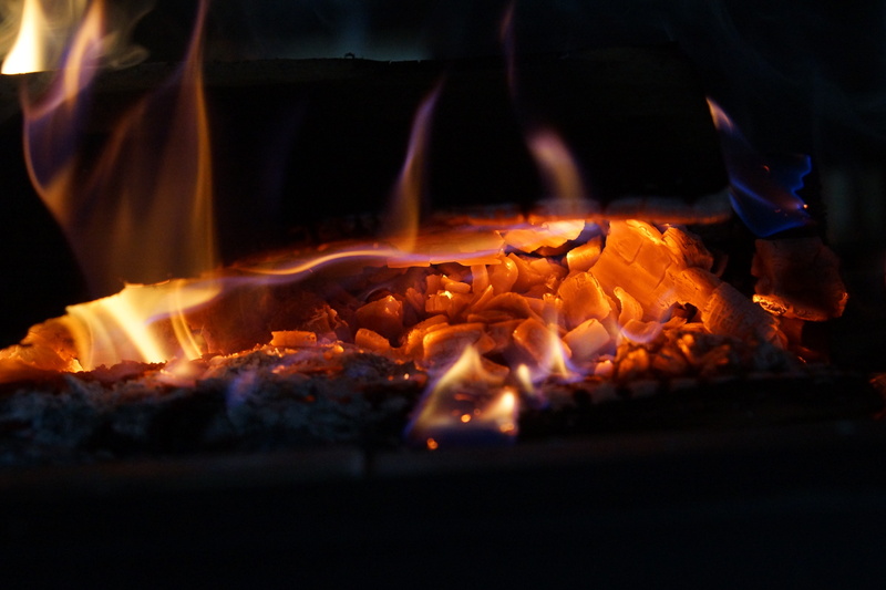 burn, hot dog, preparation, barbecue grill, heiss, heat - temperature, burning, food and drink, meat, sausage, no people, food, bonfire, campfire, fire - natural phenomenon