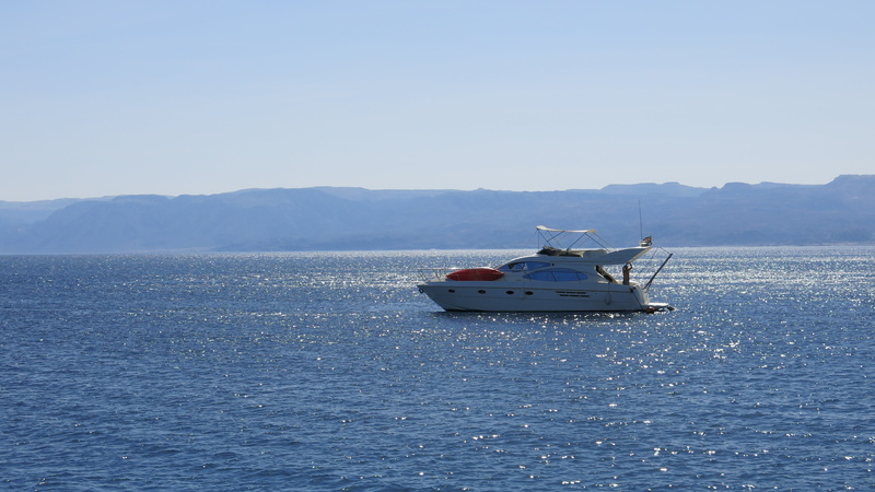 outdoors, transportation, copy space, redsea, sea, sailing, craft, mode of transportation, sailboat, mountain, gulf-of-aqaba, no people, bay, boat, nautical vessel