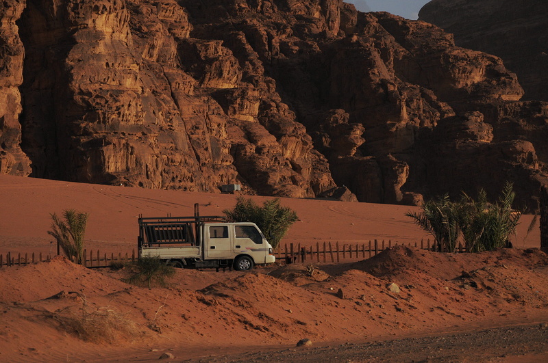car, climate, evening, hill, truck, rock, arid climate, eroded, 2K, solid, formation, aqaba, travel, rock - object, desert, beauty in nature, van, rock formation