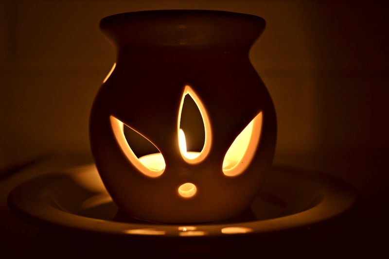electric lamp, lit, dark, illuminated, no people, food and drink, aroma diffuser, night, focus on foreground, warmer, tealight burner, indoors, Light, ceramic