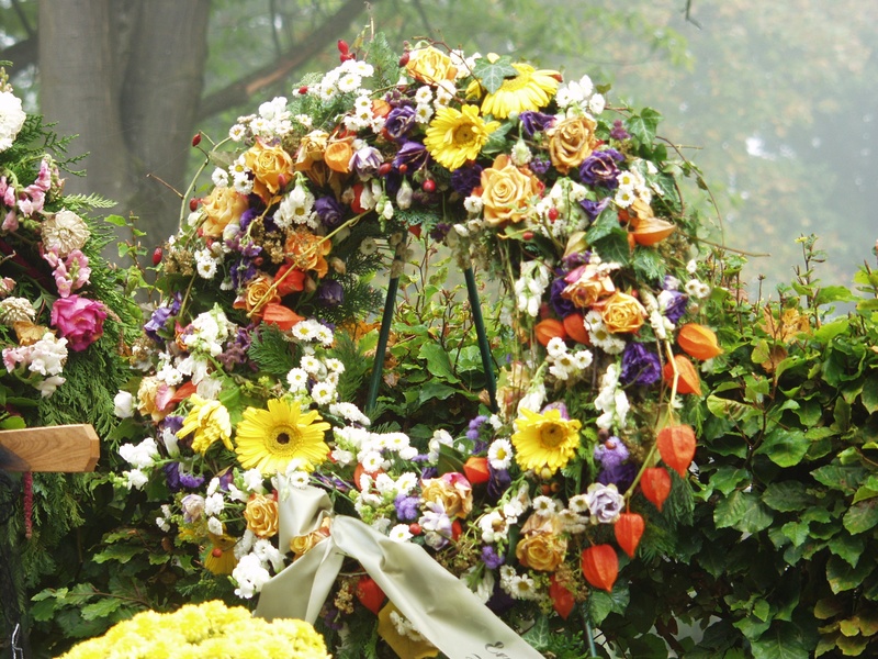 bouquet, flower arrangement, fragility, decoration, mourning, close-up, funeral, grave, day, death, flower, wreath, cemetery, 2K, no people, plant part